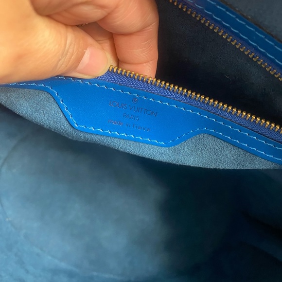 💯% Authentic St Jacques Epi Louis Vuitton - Picture 4 of 14